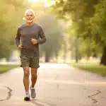 Coureur senior prothèse hanche running tranquille